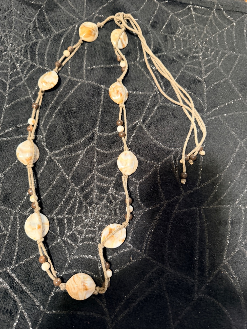Source Unknown Cream and Brown Shell Disc Necklace